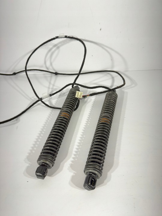 BMW 7 F01 F02 takaluukun avaajat oikea vasen 712009803 712009904 NITRO CARS S