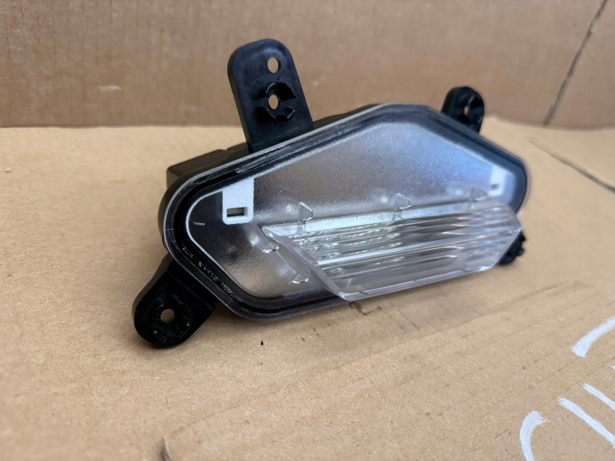 KIA OEM 924A3-R2000 peruutusvalo Sportage V 2015-2025