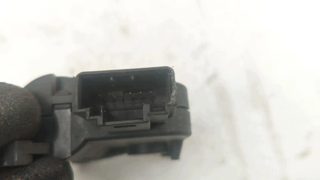 VW Passat B6 Klappenmotor OEM 0132801362 Gebraucht