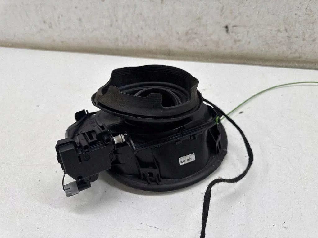 BMW Kraftstoffklappenmotor OEM 7238095 für 1er F20 image 3