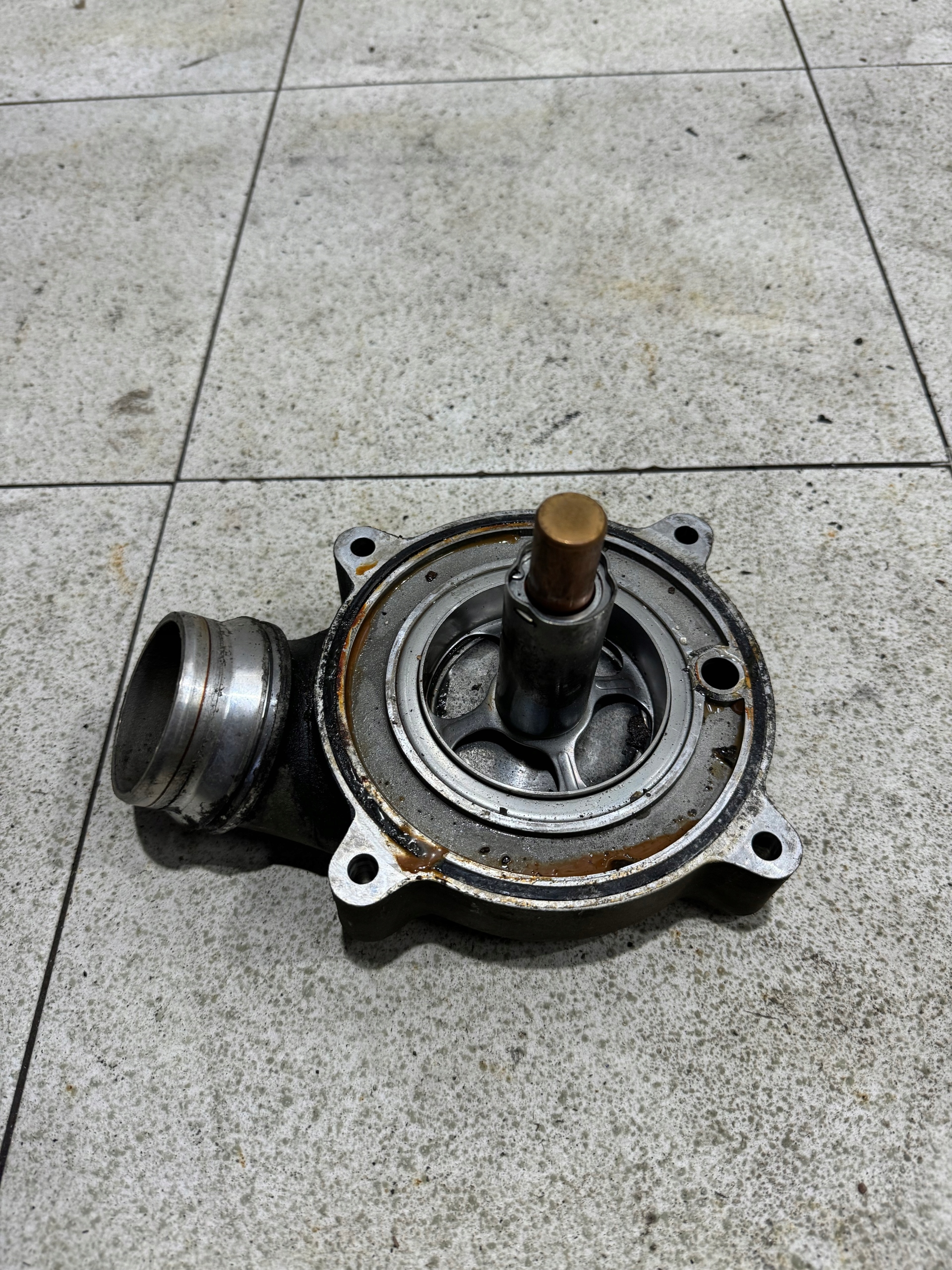 Termostato Mercedes Actros MP4 A4732000410 - Usado image 10