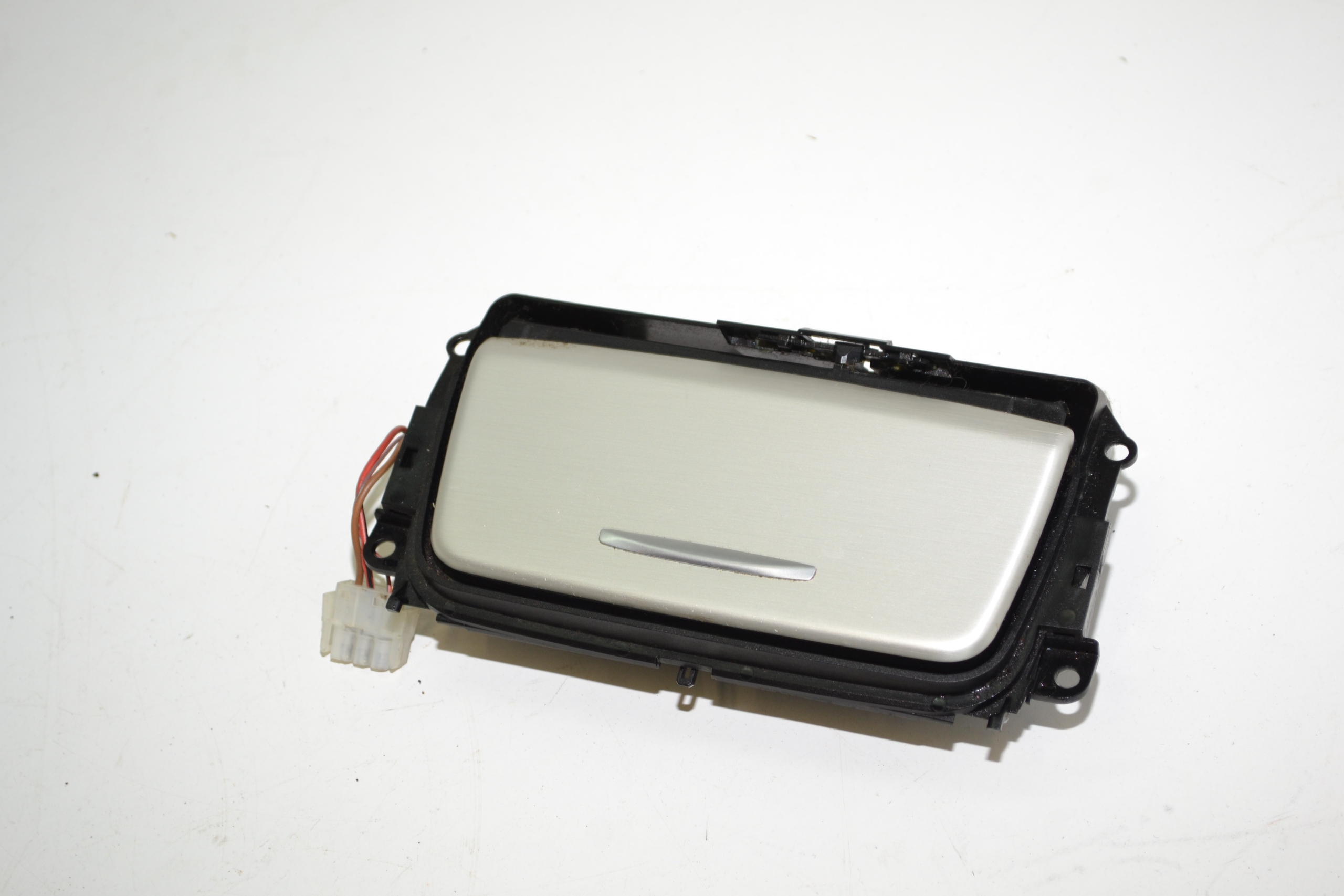 BMW 3 E90/E91 Tuhkakupin kehys OEM 7078571