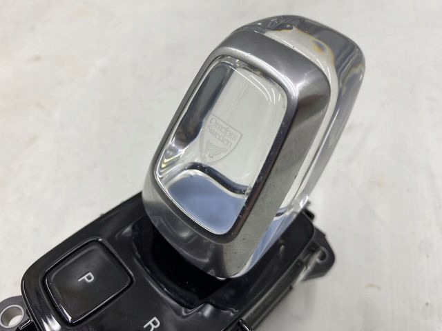 Volvo XC40 Vaihteenvalitsin OEM 32335160 - Kristalli