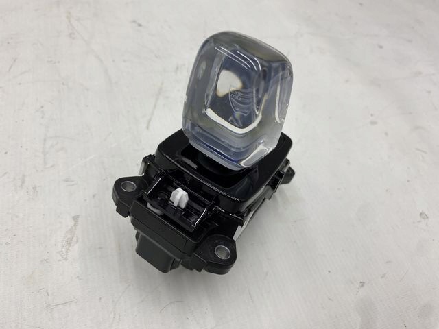 Volvo XC40 Schalthebel OEM 32335160 - Kristall image 5
