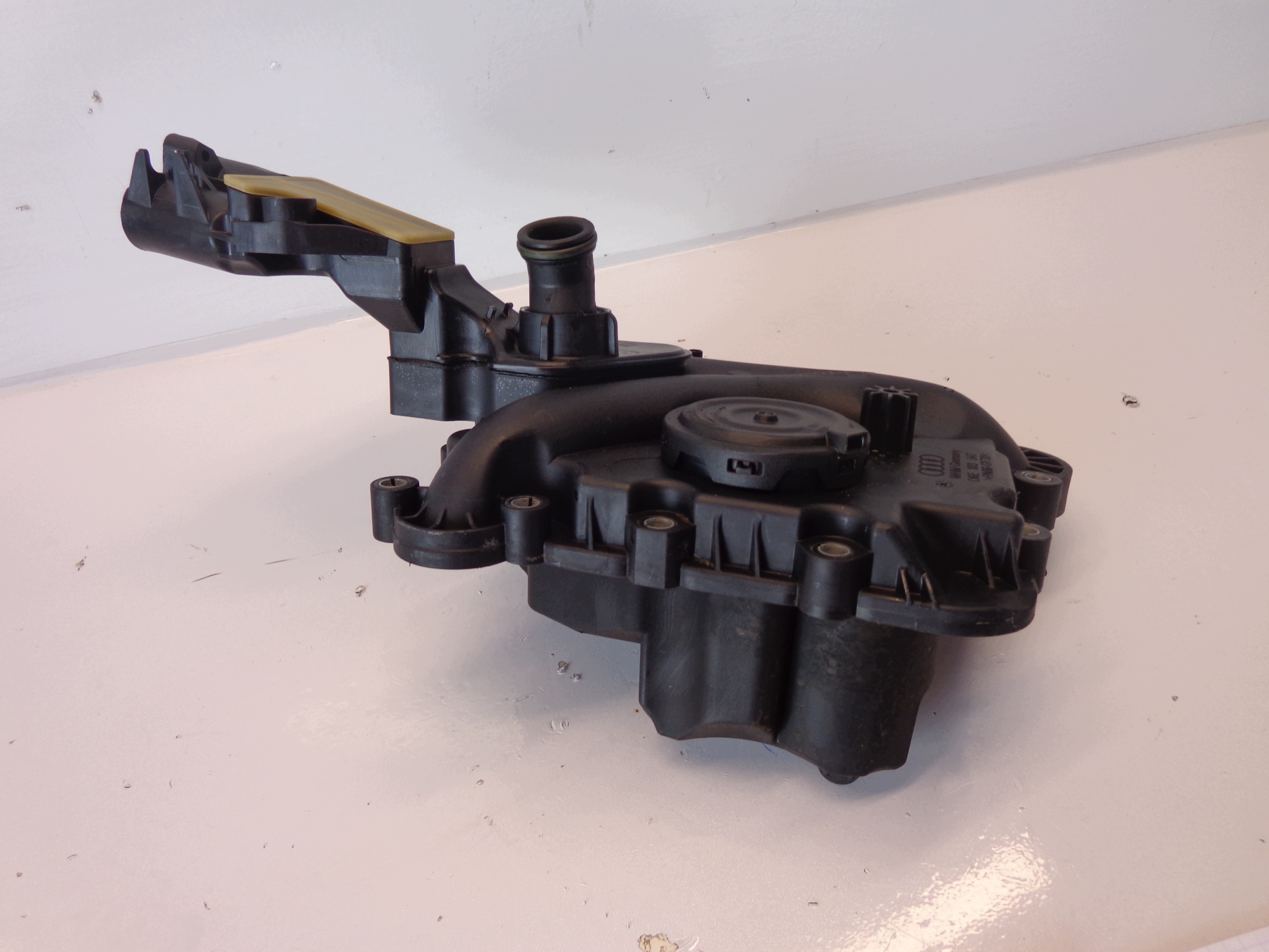 Öljyerotin OEM 06E103547 Audi A6 C6 3.2L V6:lle