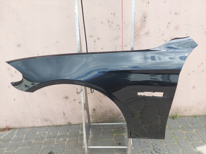 BMW 5 F10 F11 2010-2016 vasen etulokasuoja alumiini