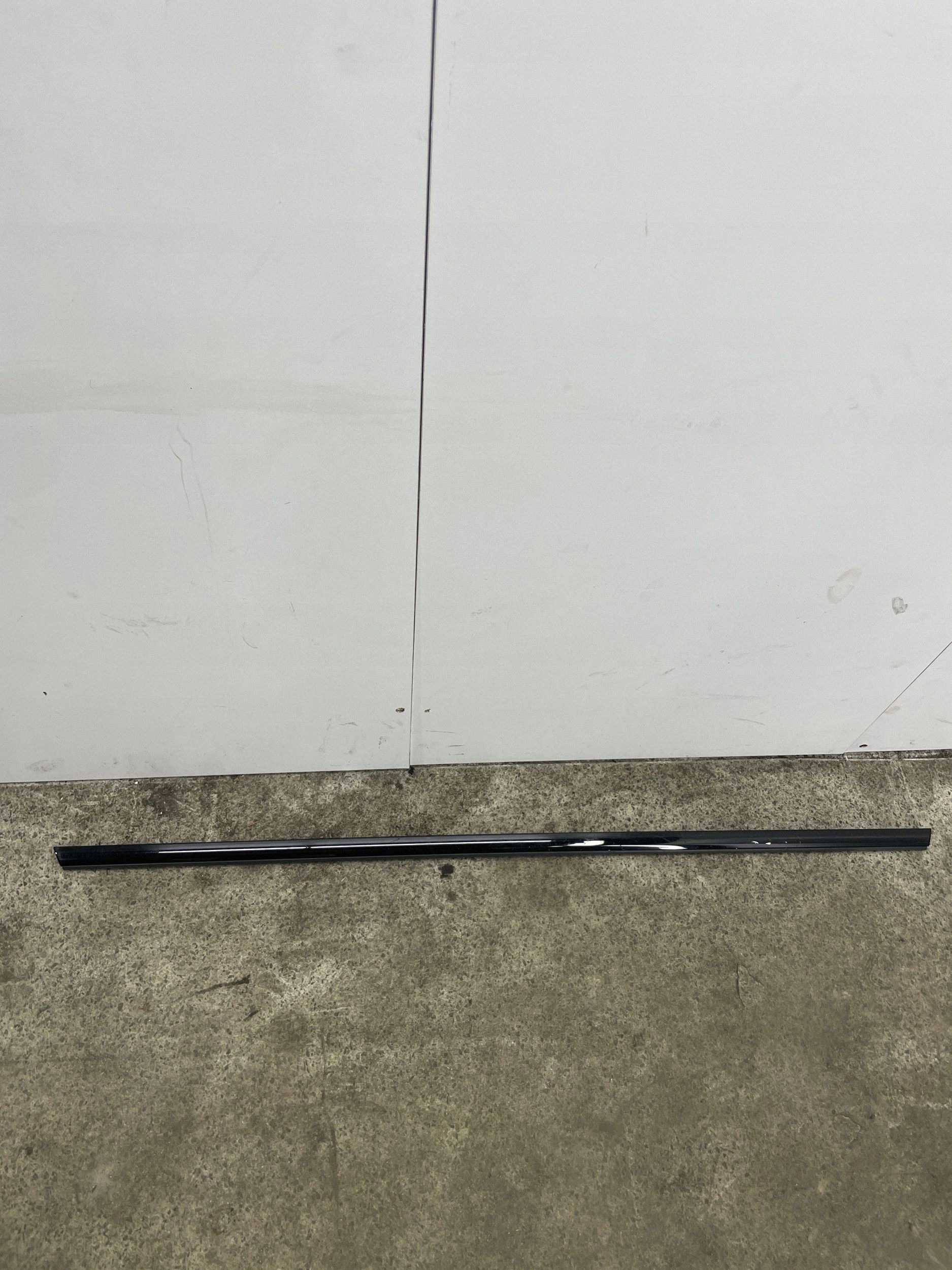 Audi A4 B9 achterdeur raamrubber OEM 8W0853764 image 2