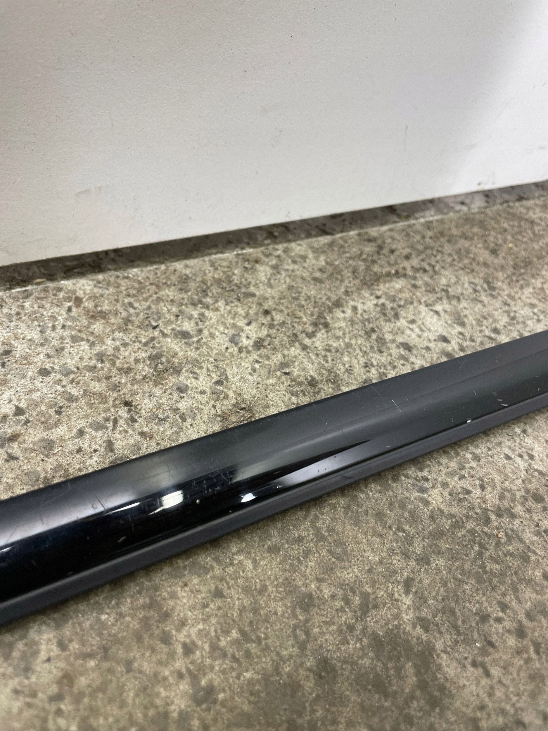 Audi A4 B9 achterdeur raamrubber OEM 8W0853764 image 4