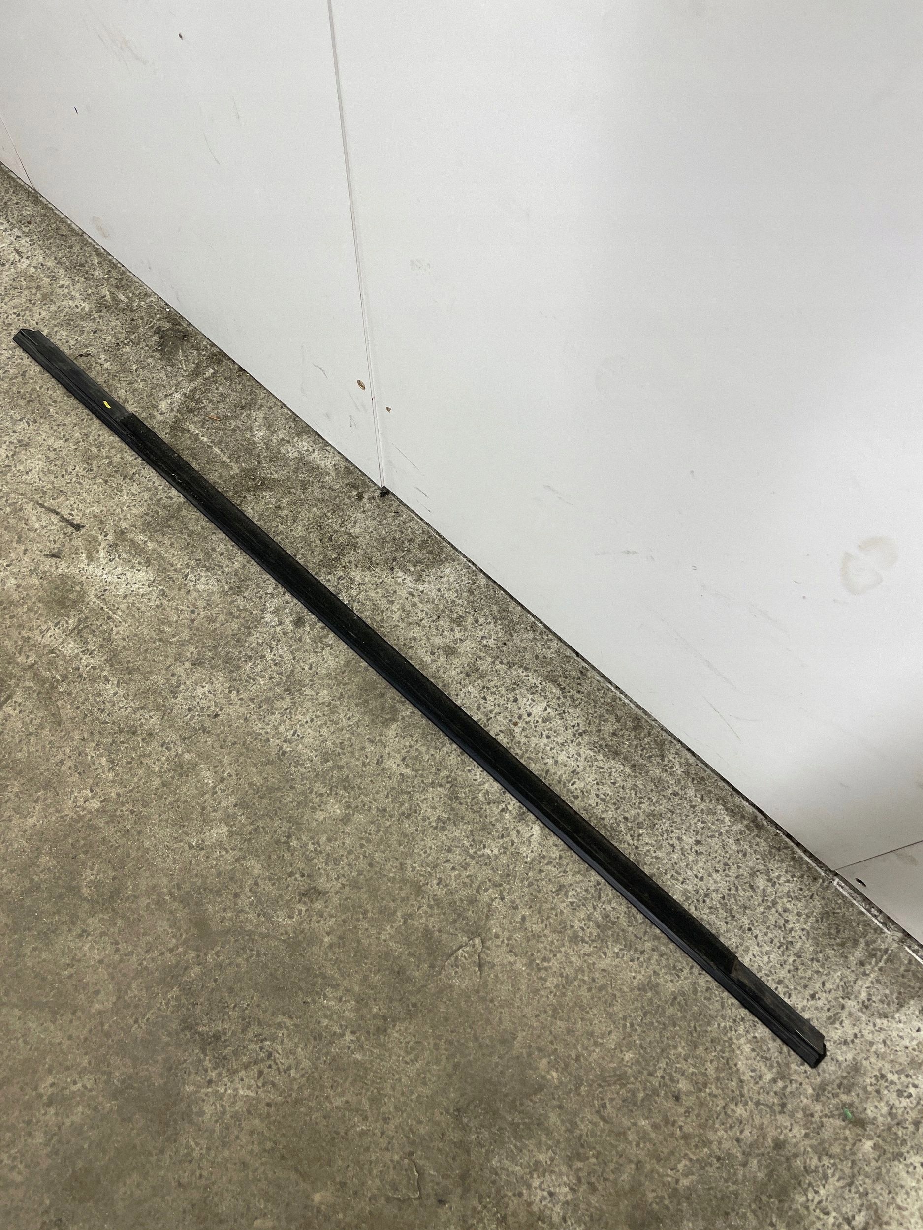 Audi A4 B9 achterdeur raamrubber OEM 8W0853764 image 6