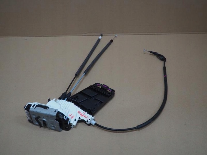 Oikea etuoven lukko Jeep Compass II P68164358AB