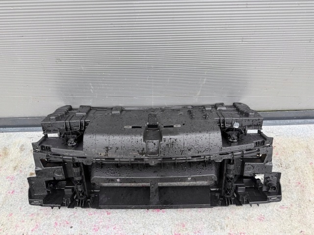 SMART FORTWO 453 GRILLI SÄLEIKKÖ VAHVISTUS 4538851301 620323592R ALKUP.