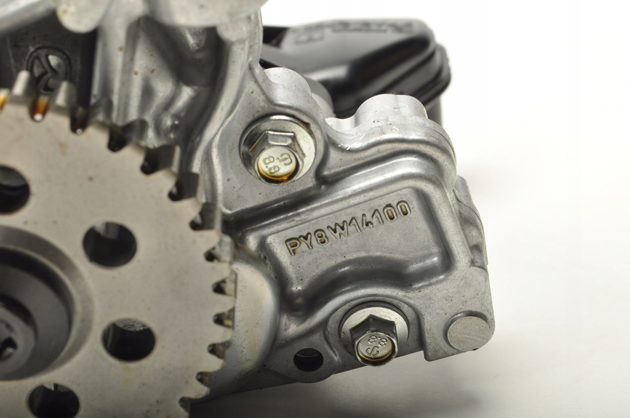 Pompe à huile Mazda OE PY8W14100 - Occasion image 6