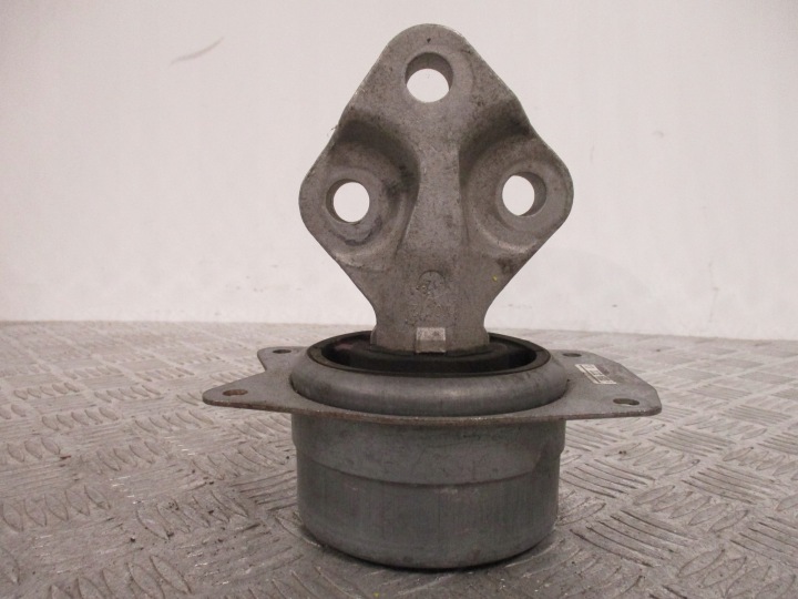 Engine mount bracket Opel Insignia A13322173