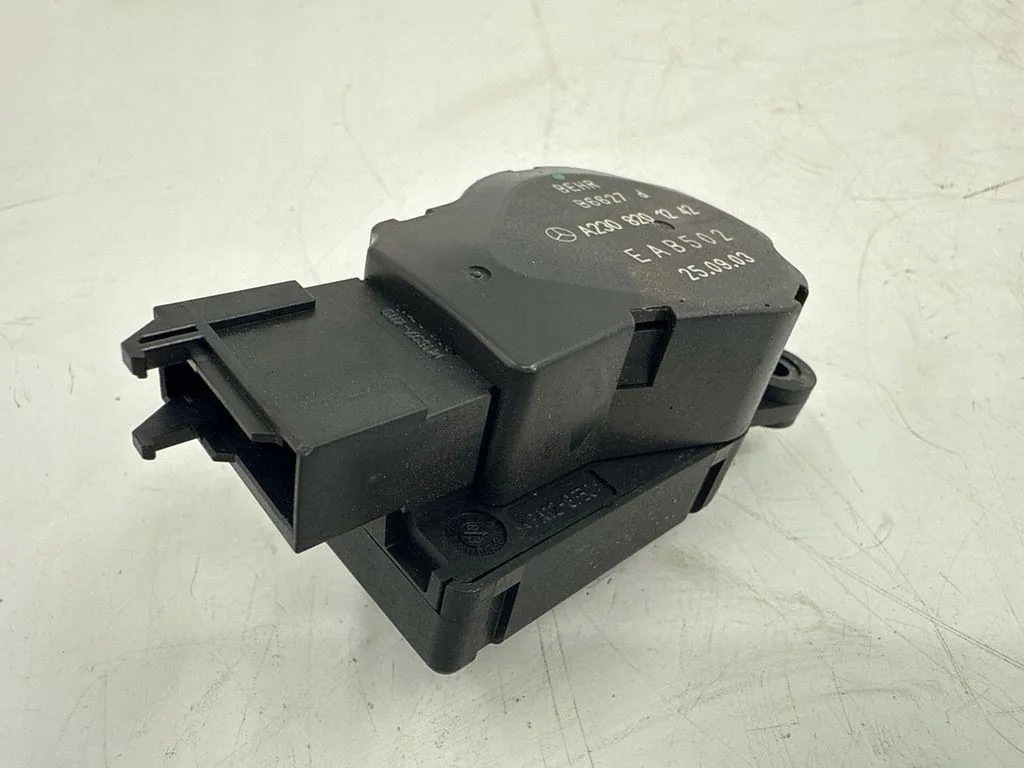 Motor de compuerta Mercedes-Benz OEM A2308201242 - Usado image 2