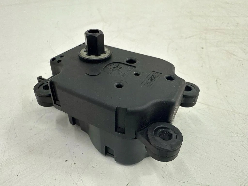 Motor de compuerta Mercedes-Benz OEM A2308201242 - Usado image 4