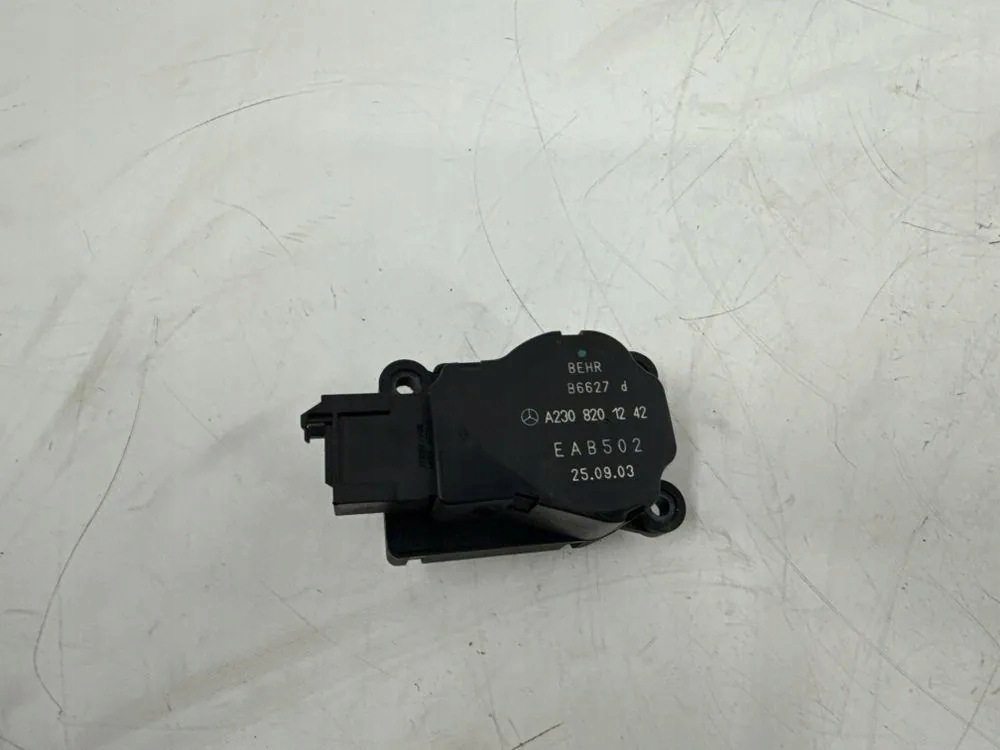 Motor de compuerta Mercedes-Benz OEM A2308201242 - Usado image 6
