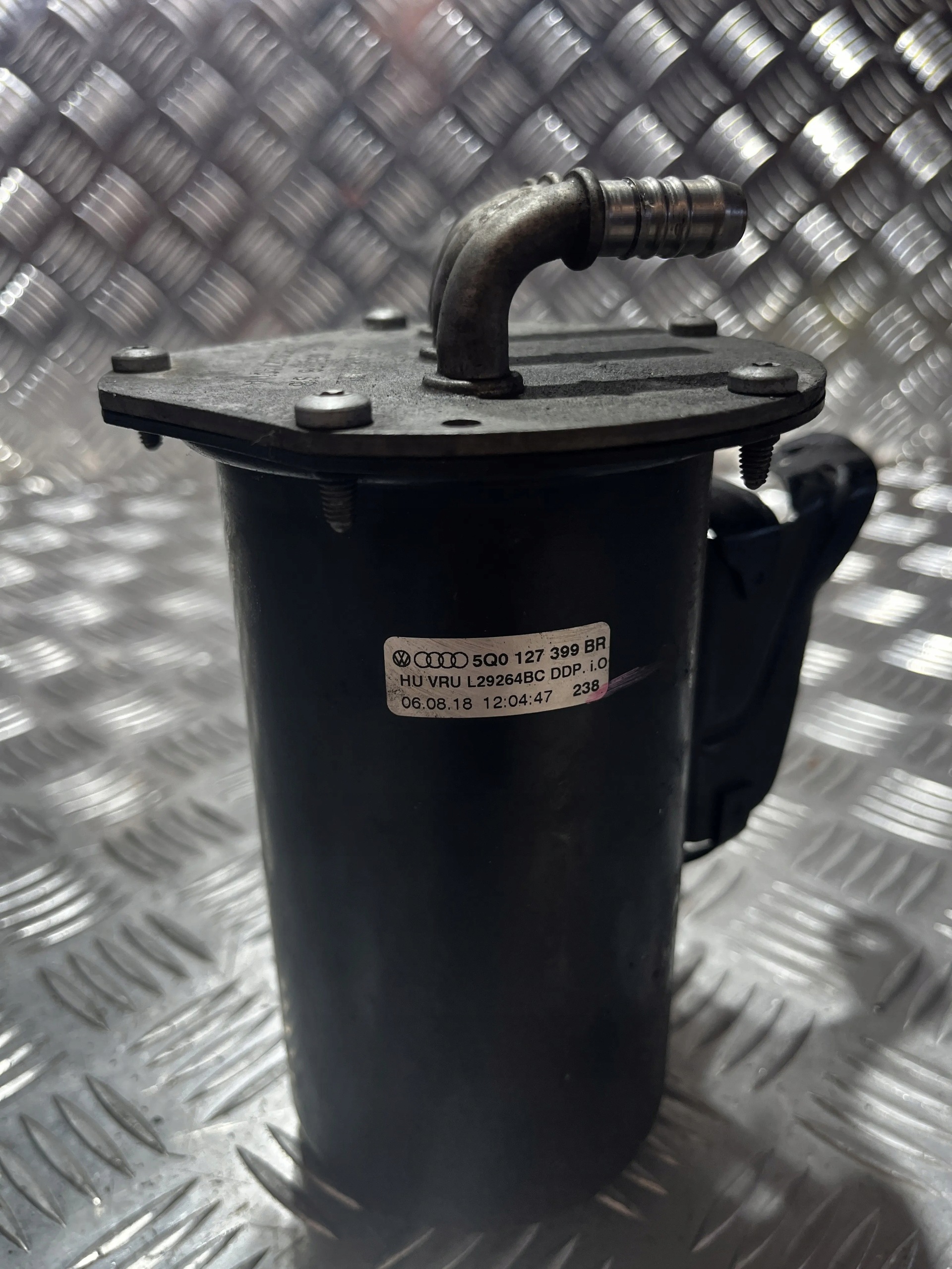 Polttoainesuodatin kotelo OEM 5Q0127399BR - Käytetty