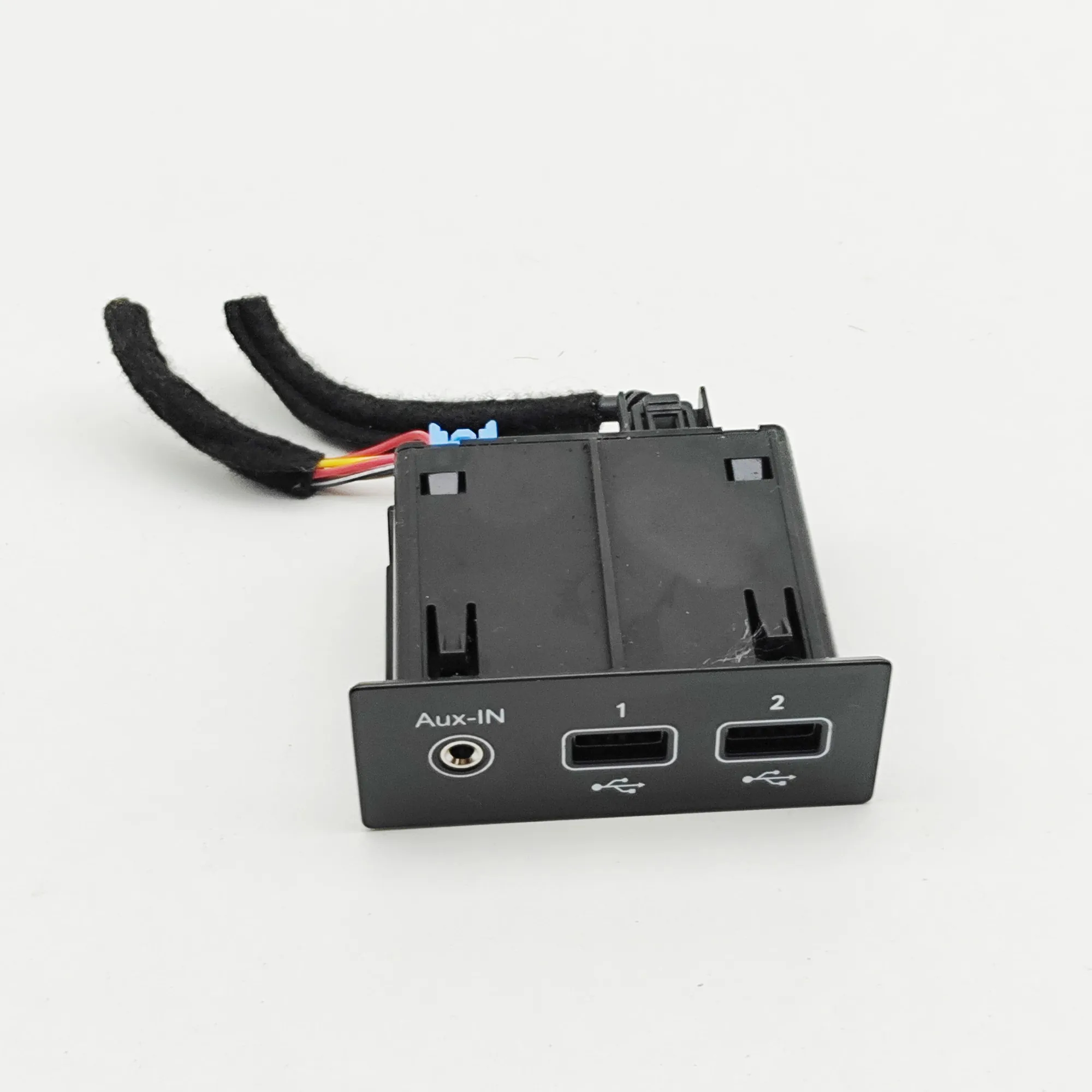 Tomada USB/AUX Renault OEM 280231553R para Clio V image 2