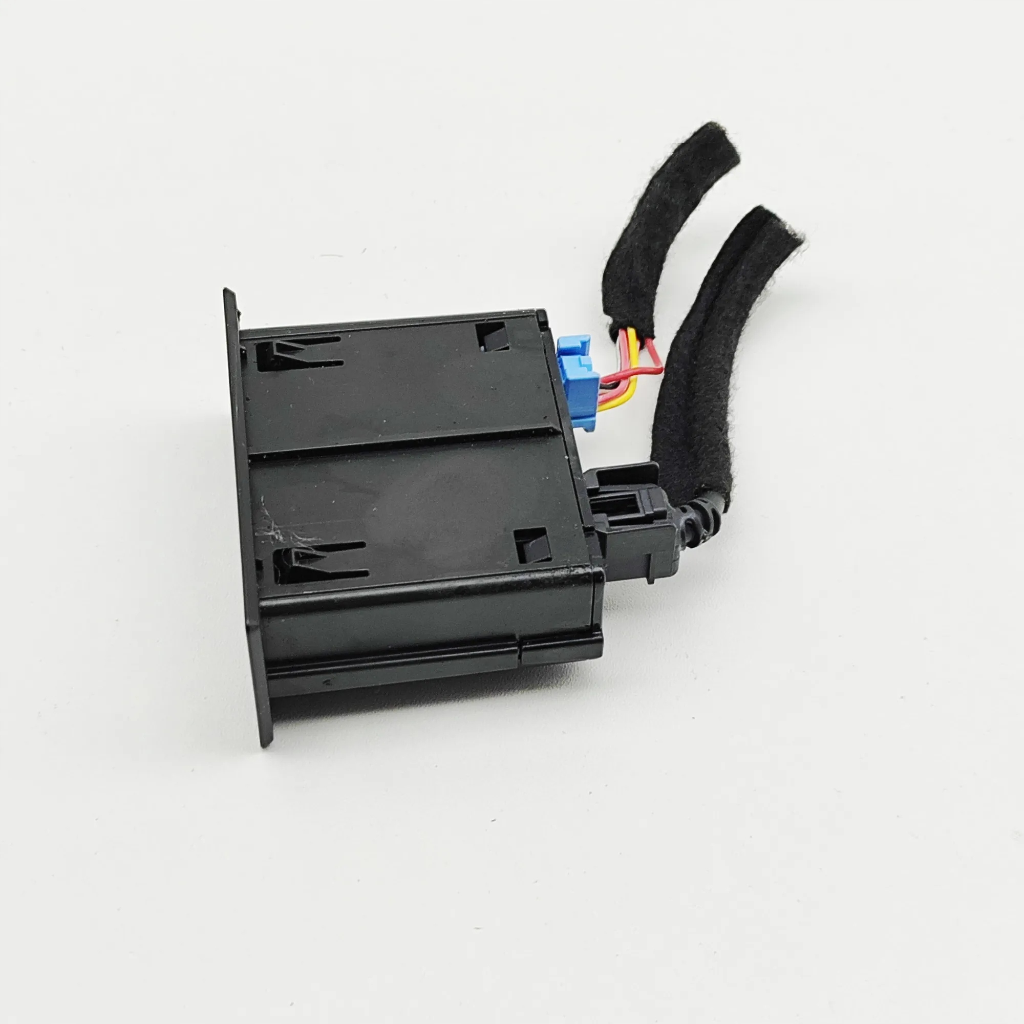Renault USB/AUX-Steckdose OEM 280231553R für Clio V