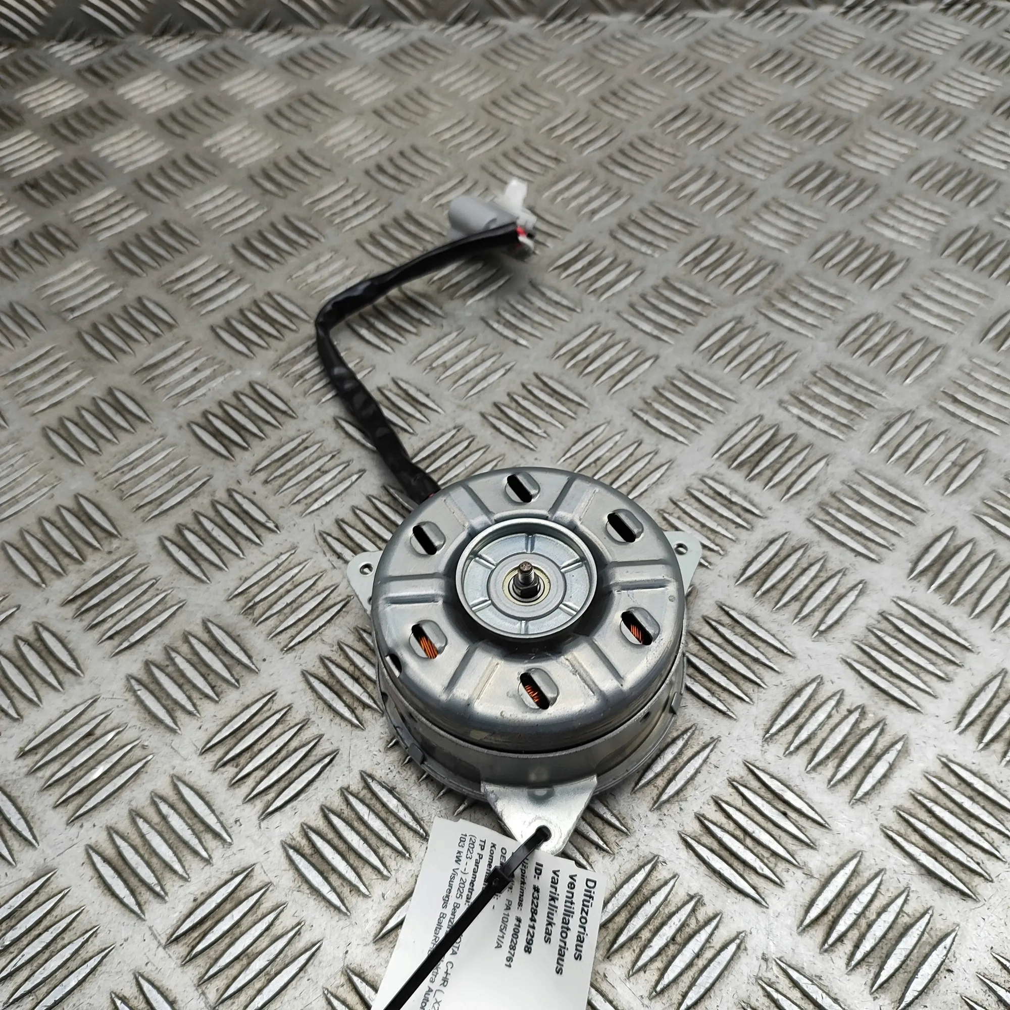 Radiatorventilator Toyota OE 1636324170 - Gebruikt image 2