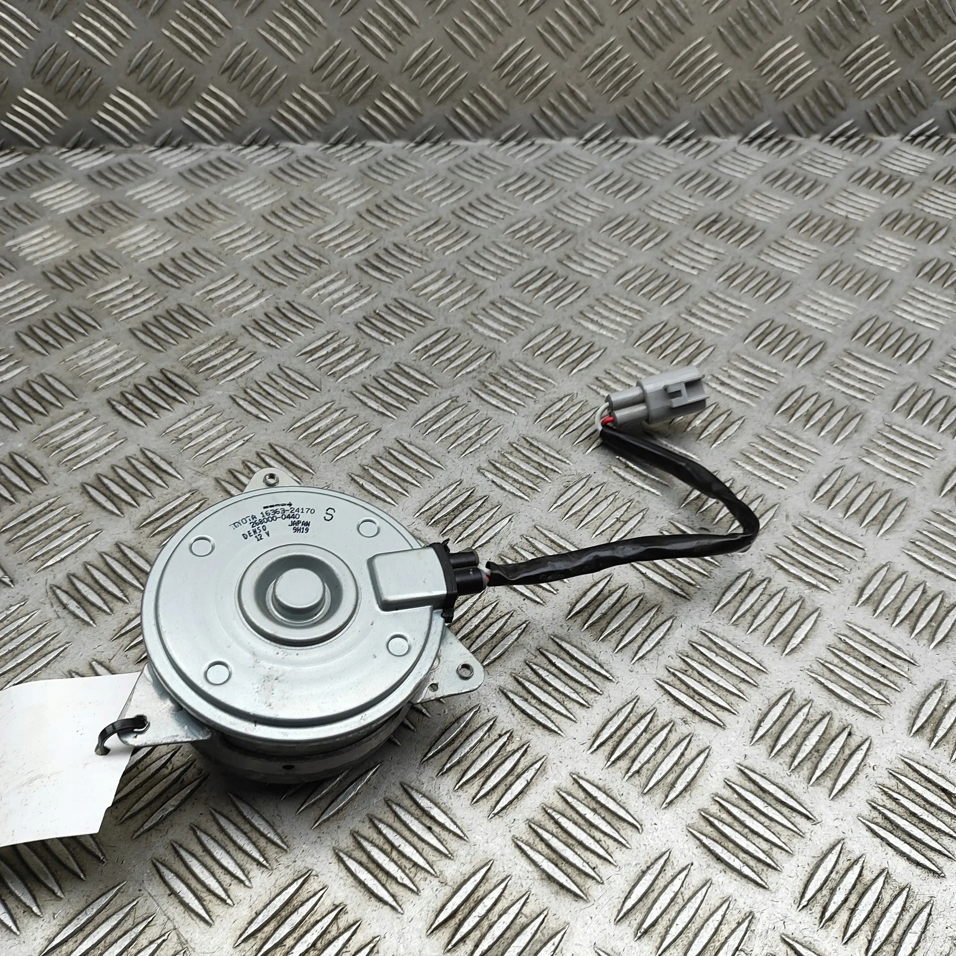 Radiatorventilator Toyota OE 1636324170 - Gebruikt image 4