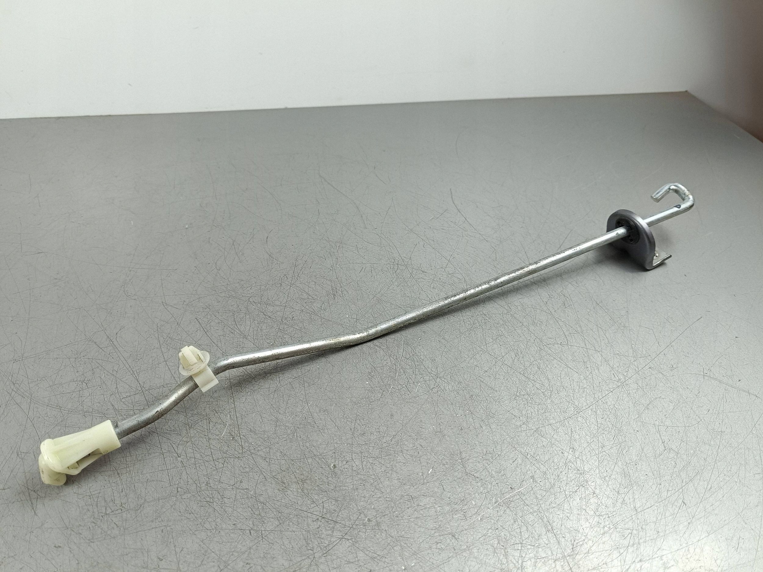 Soporte de pistón capó Mitsubishi Outlander OEM FOB55820 image 2