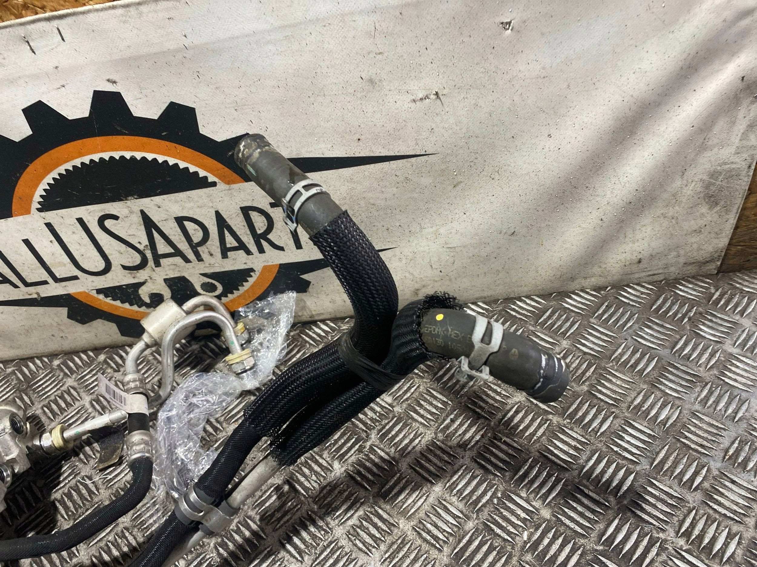 Jeep Grand Cherokee Oliekoelerleiding OEM 68233384AA image 3