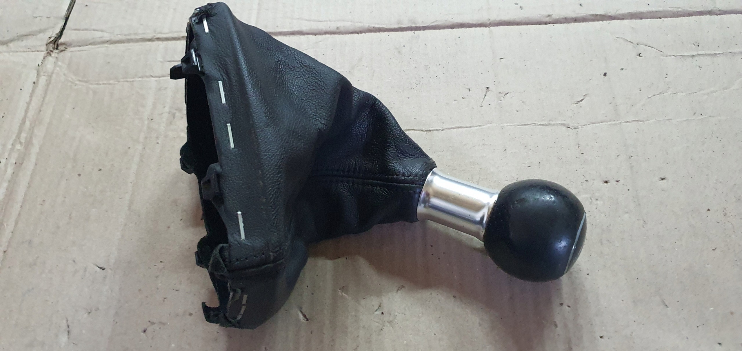 Pomo de mudanças OEM 8K0863278A Couro 6 velocidades Audi A4 B8 image 8