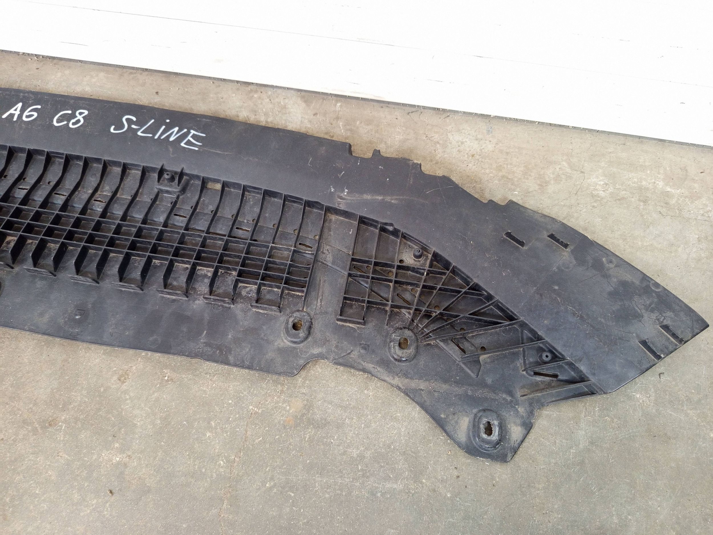 OEM 4K0807611A Framstötfångarplatta för Audi A6 C8 S-Line image 3