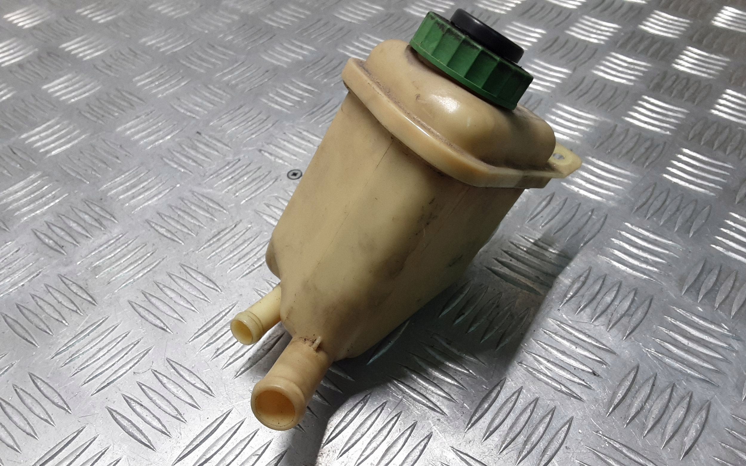 OEM 7L0422371C Ohjausnesteastia VW Touareg I:lle