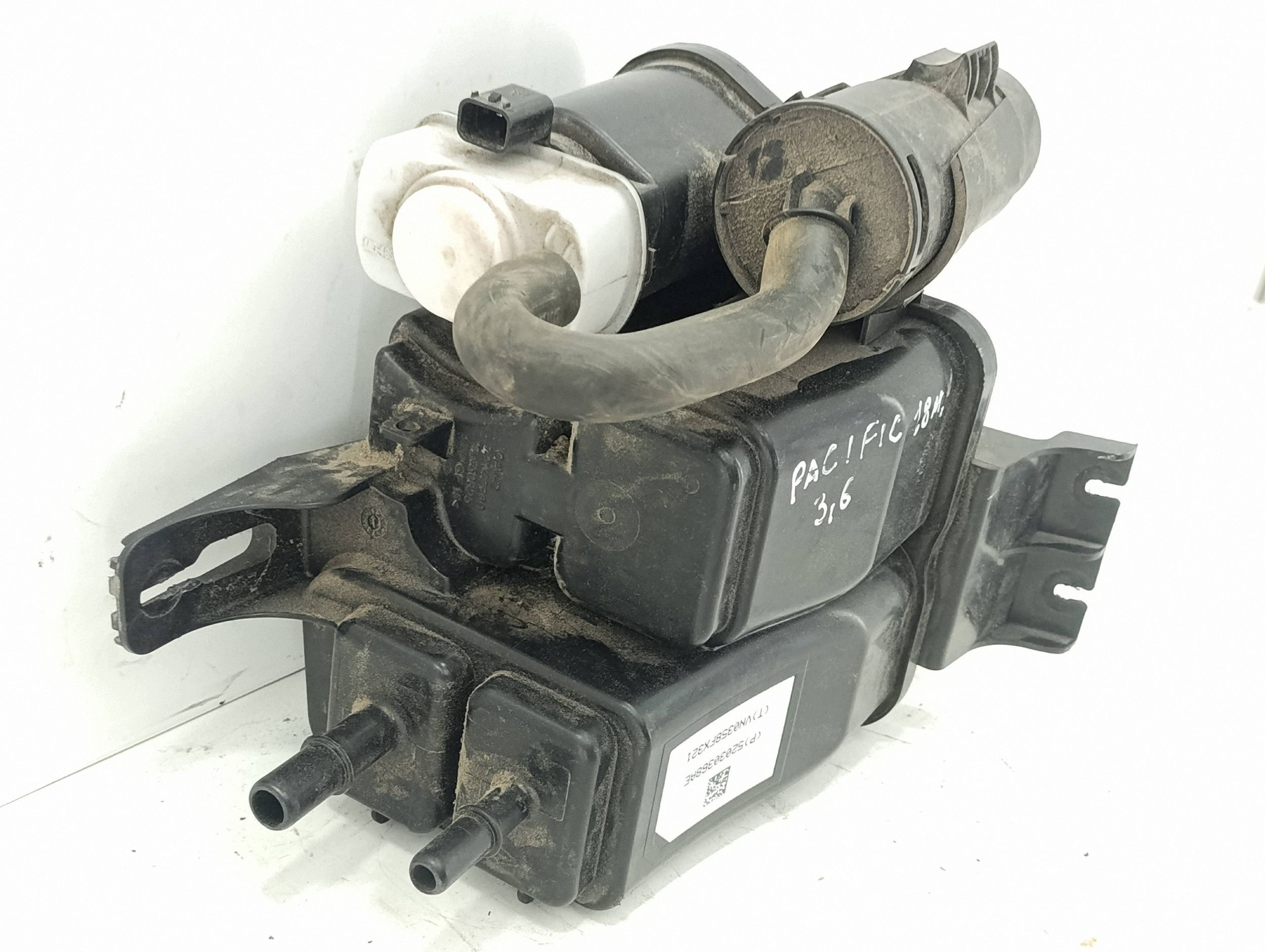 OEM 04861877AA höyryventtiili Chrysler Pacificalle