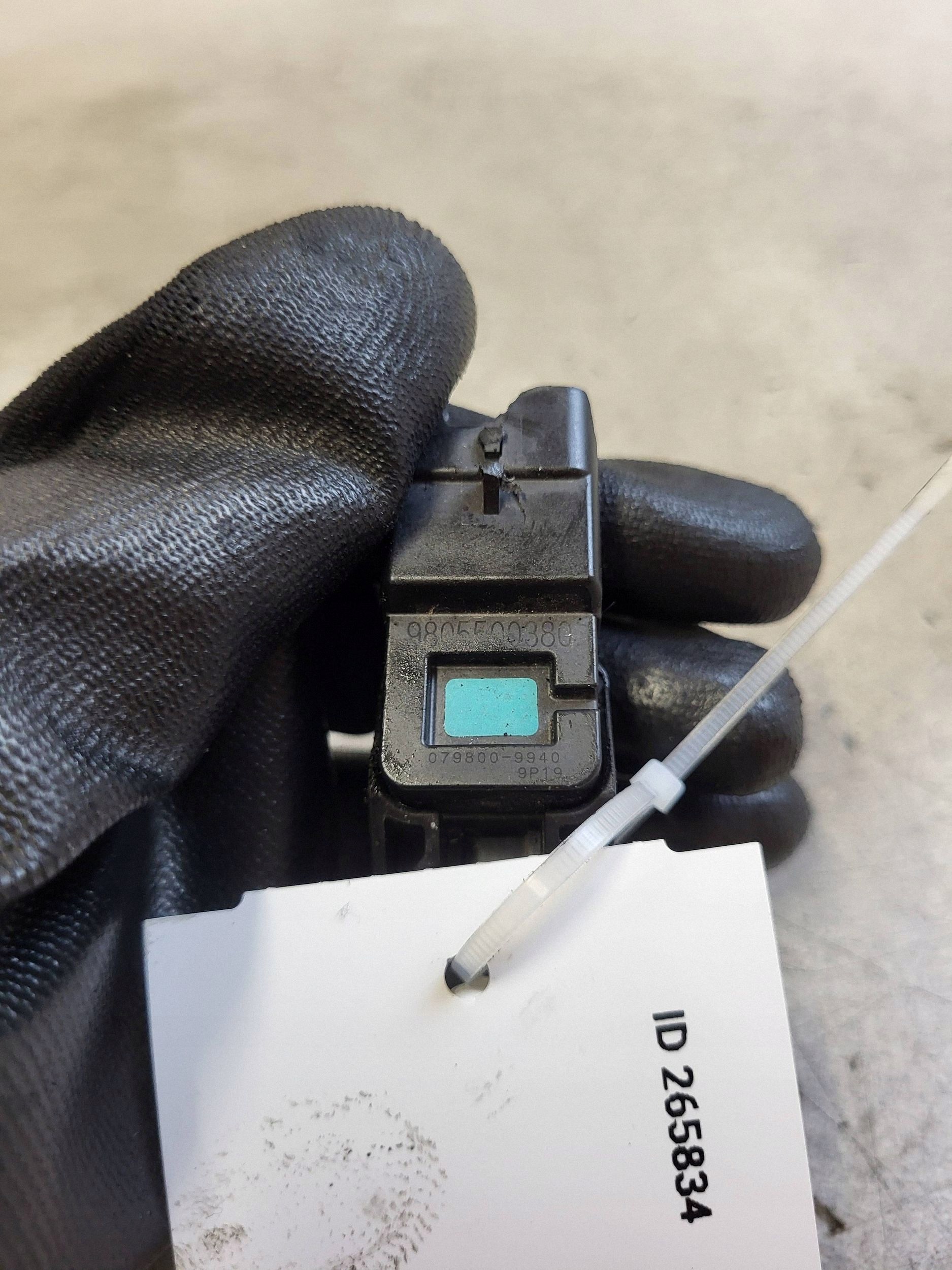 Ford Kuga II MAP-Sensor OEM 9805500380 - Gebraucht image 4