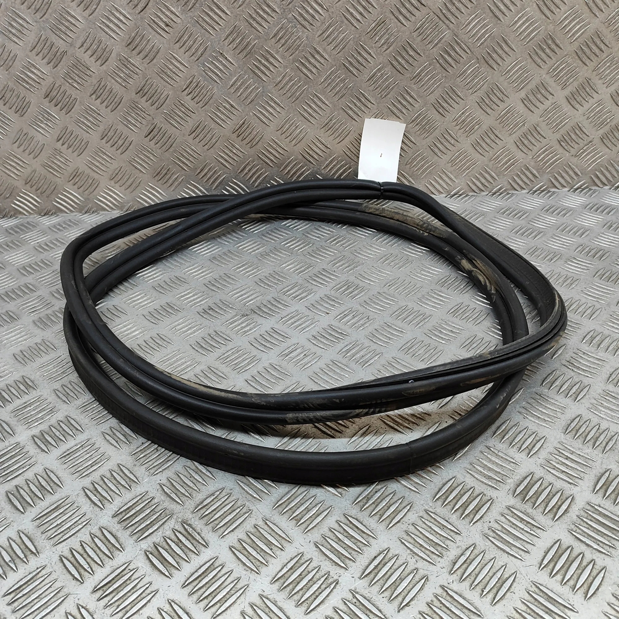 Junta de maletero Audi A3 8Y OEM 8Y5827705B image 3
