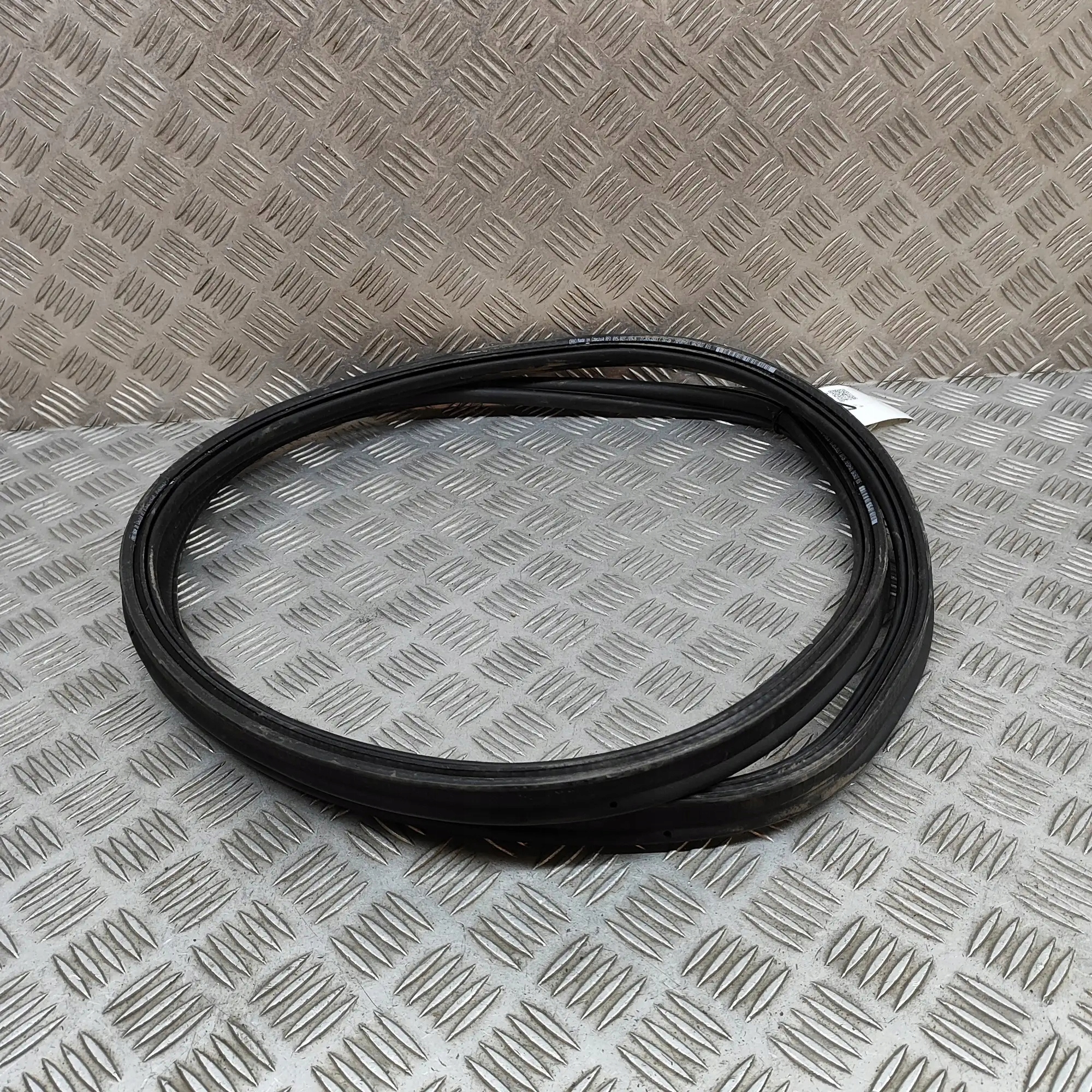 Junta de maletero Audi A3 8Y OEM 8Y5827705B image 4