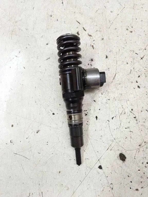 Einspritzpumpe VW Touran I 2.0 TDI OEM 03G130073 image 2