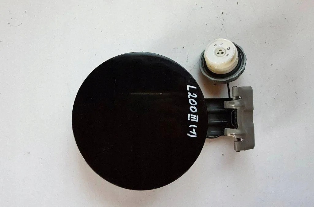 EN590 polttoainesäiliön kansi Mitsubishi Outlander II