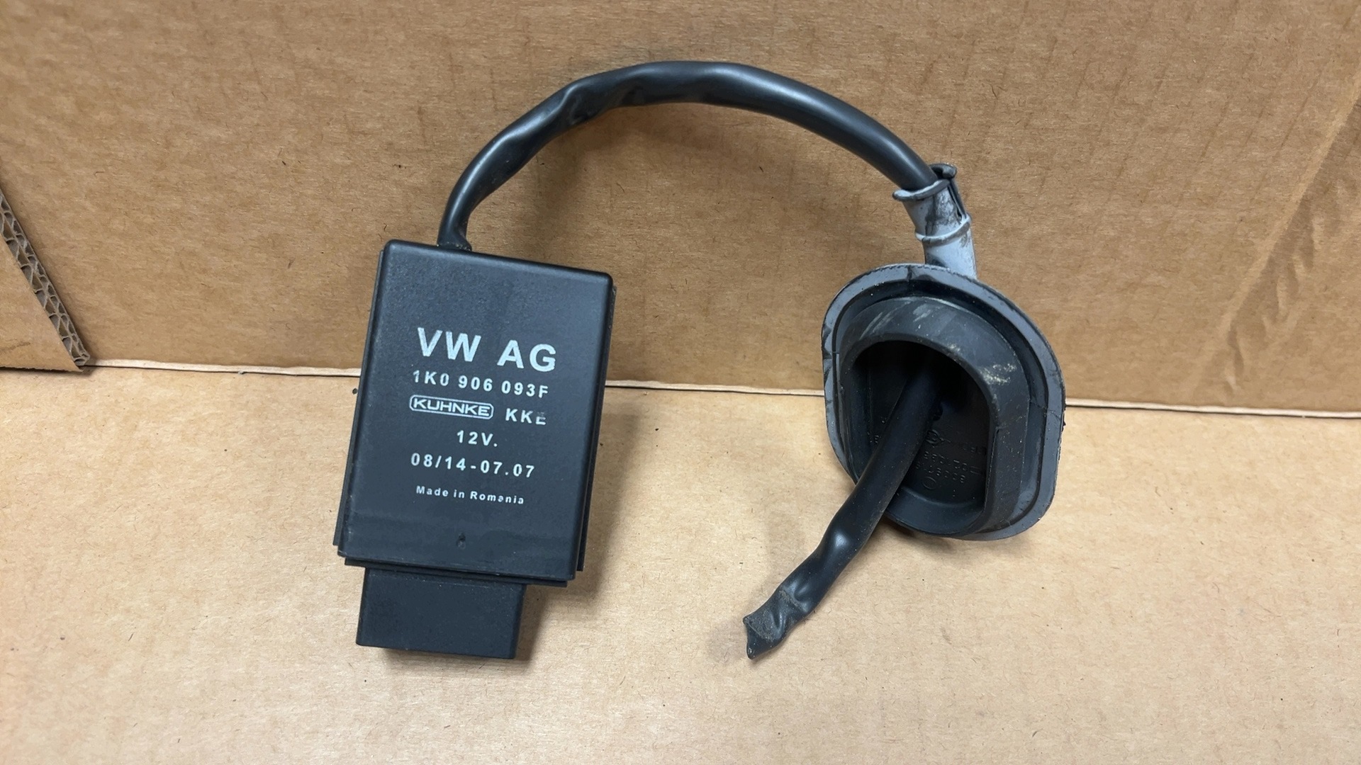 Fuel Pump Controller OEM 1K0906093F for VW Golf VI image 2