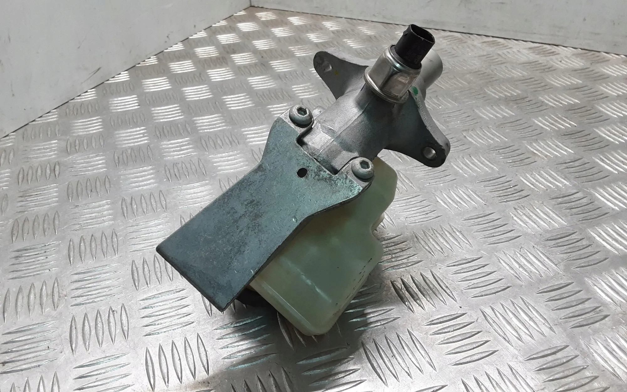 Bromscylinder OEM 26415600114 för Mercedes-Benz image 4