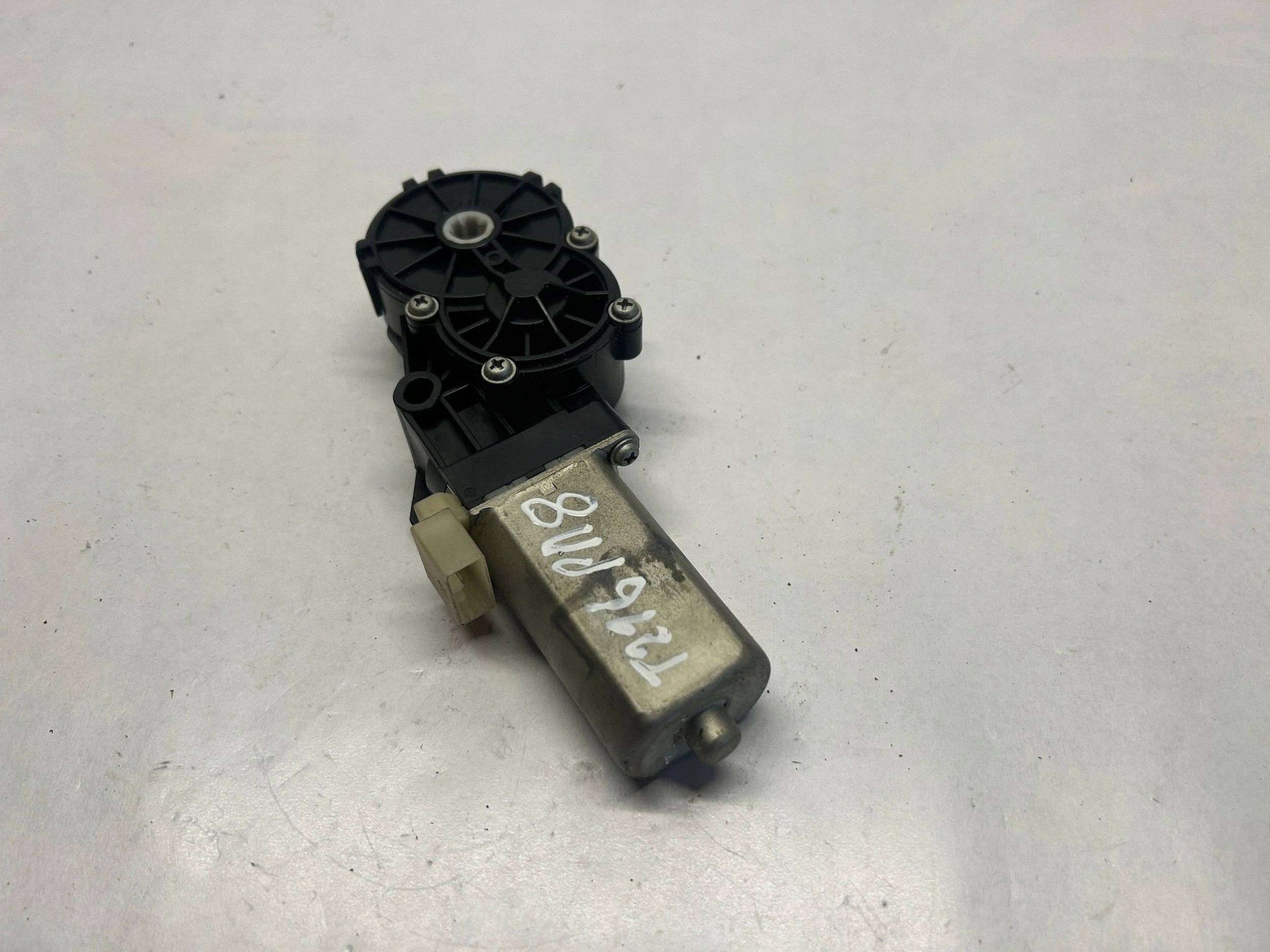 Maserati Ghibli istuimen moottori OEM L0243366AA