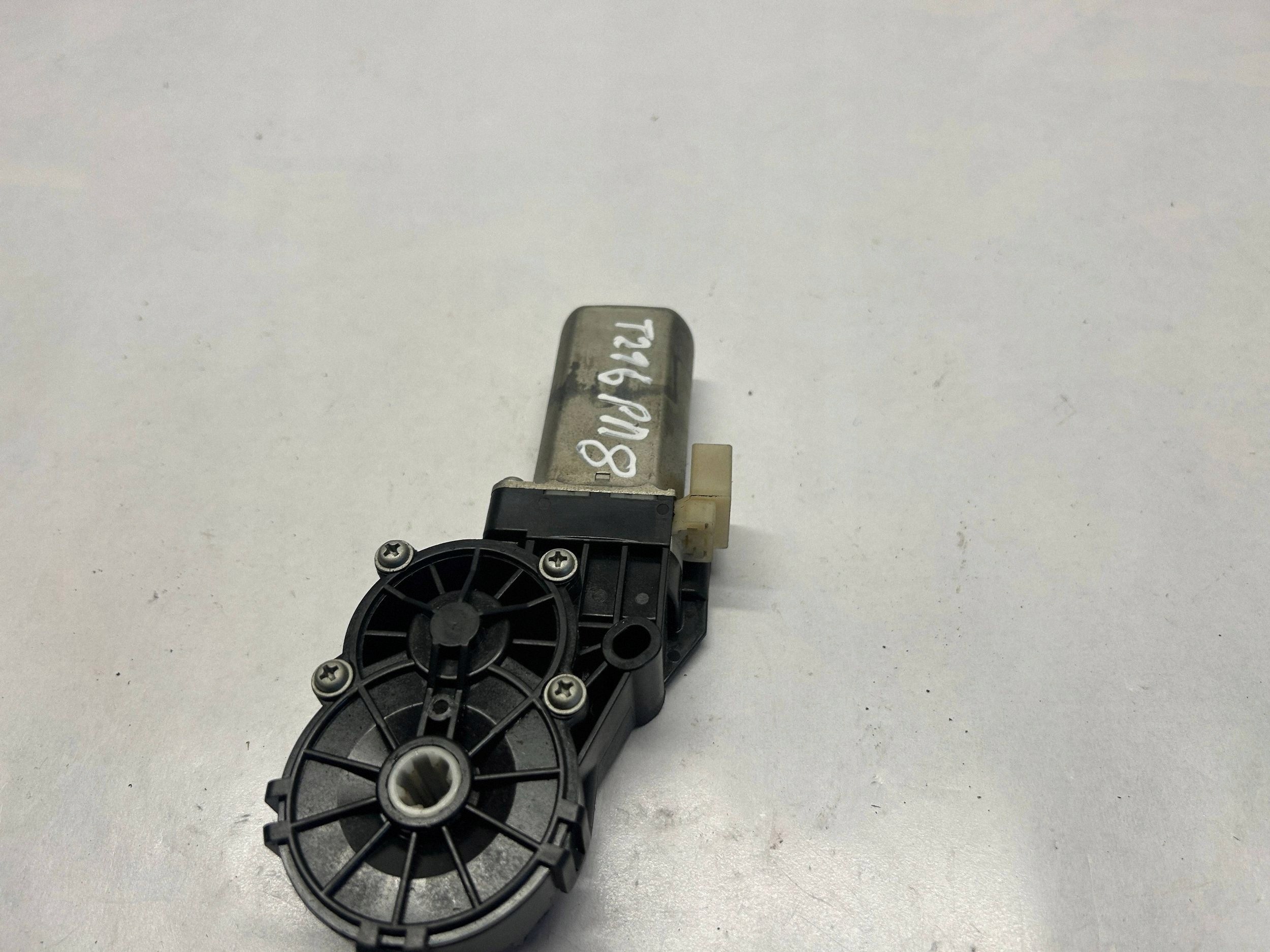 Sitzmotor Maserati Ghibli OEM L0243366AA image 3