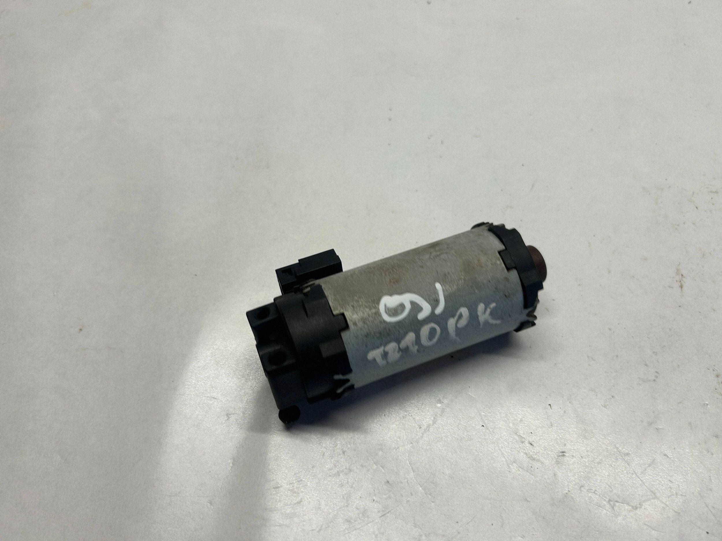 Motor de asiento Maserati Ghibli OEM L0372838AA image 4
