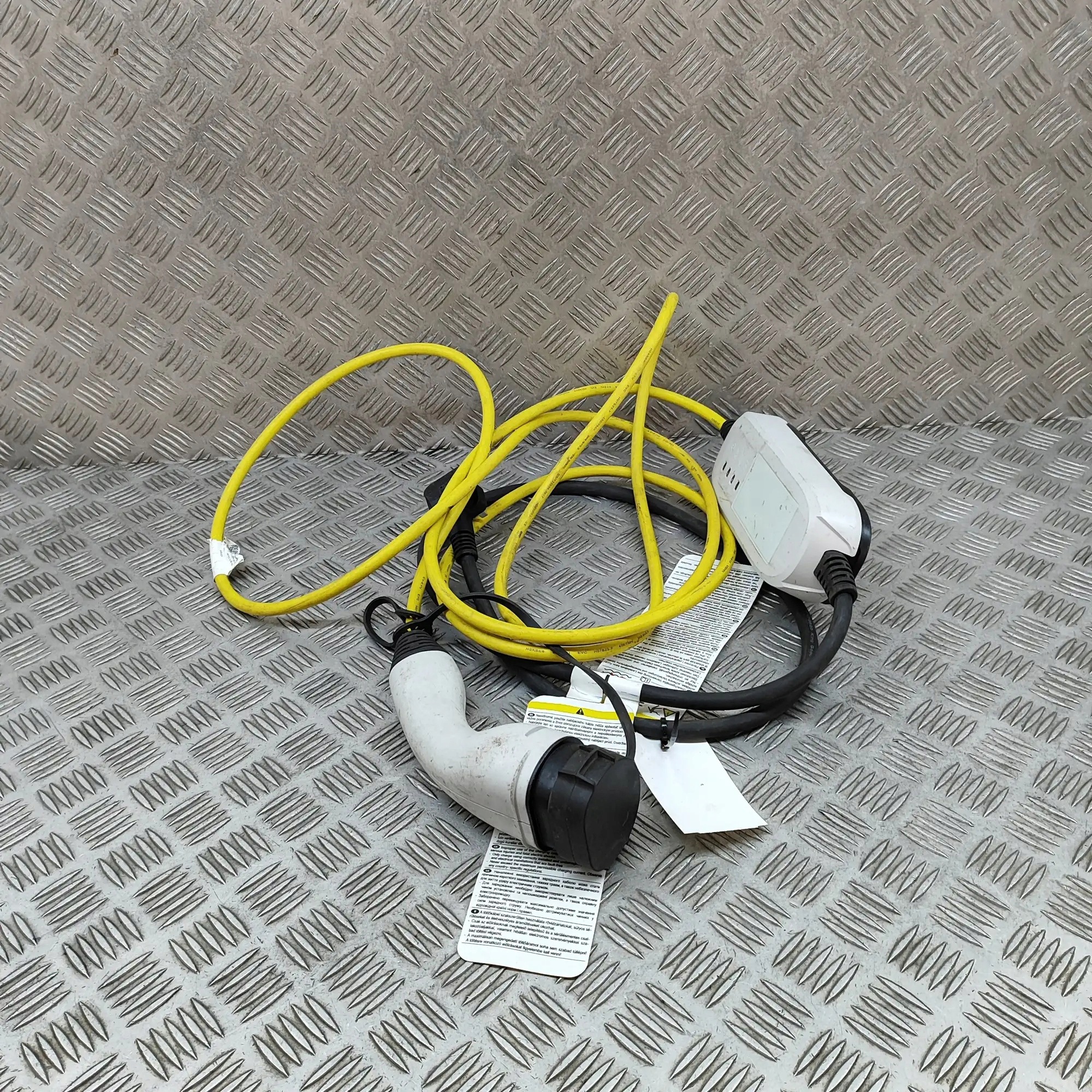 Latauskaapeli Škoda Octavia Mk4 Combi 2024 OEM 1EA971675BF