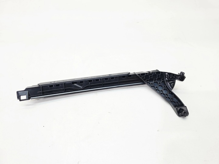 Takalasin ohjuri oikea taka Audi A3 8Y 8Y0839068