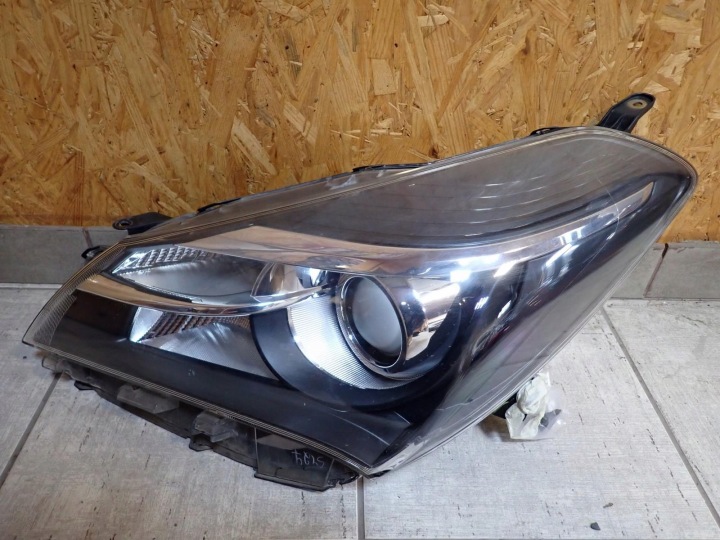 Left Headlight Toyota Yaris 3 III P13 Lift 2014-2017R 811700DA30