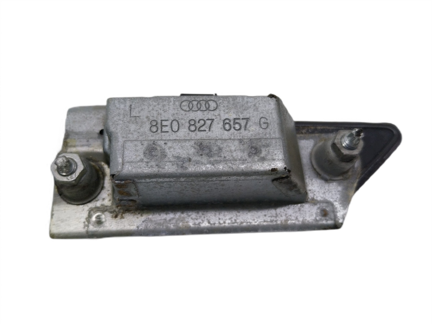 Audi Q7 takaluukun lista OEM 8E0827657G