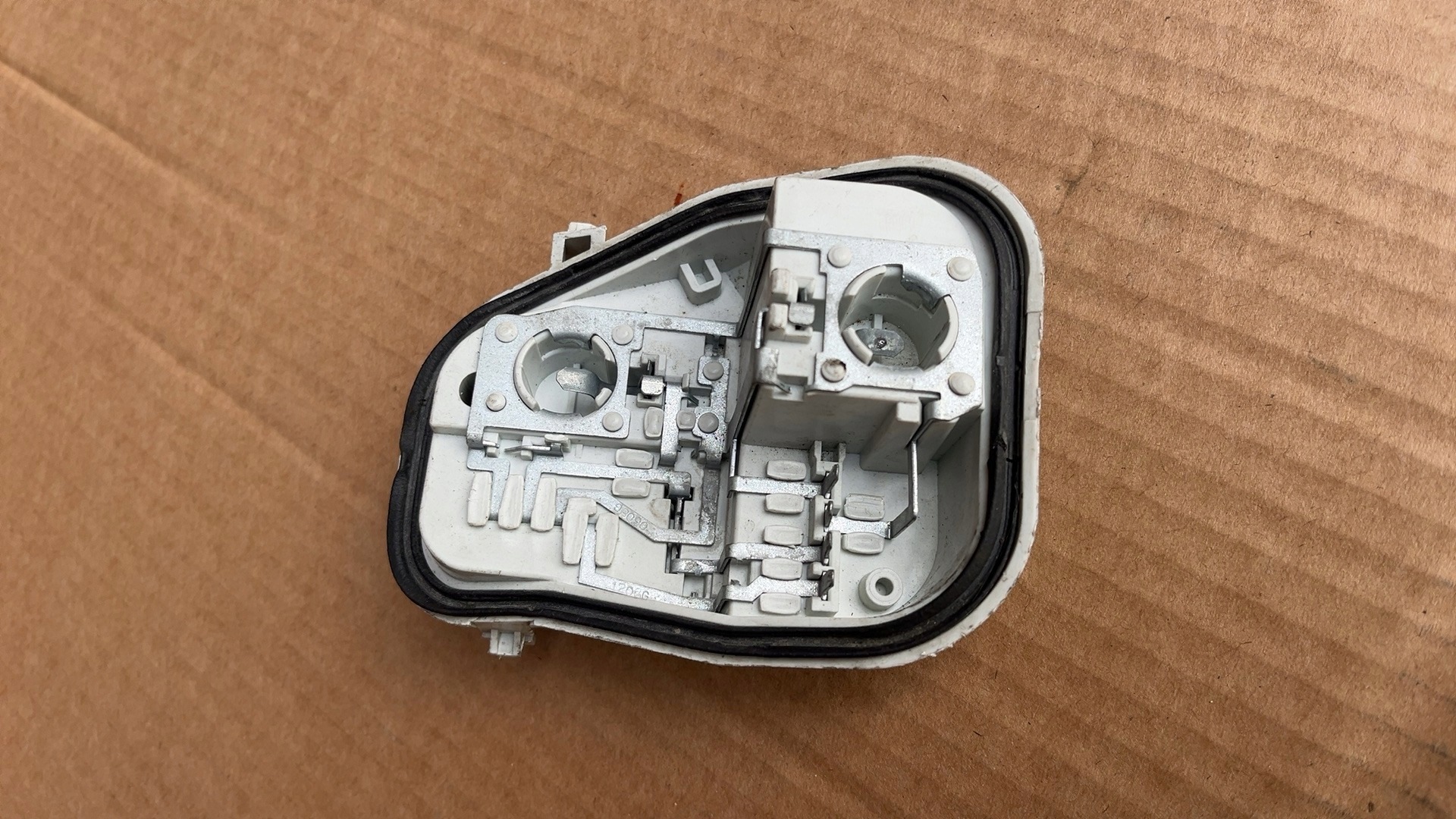 OEM 4F9945221C Takavalonliitin Audi A6 Avant