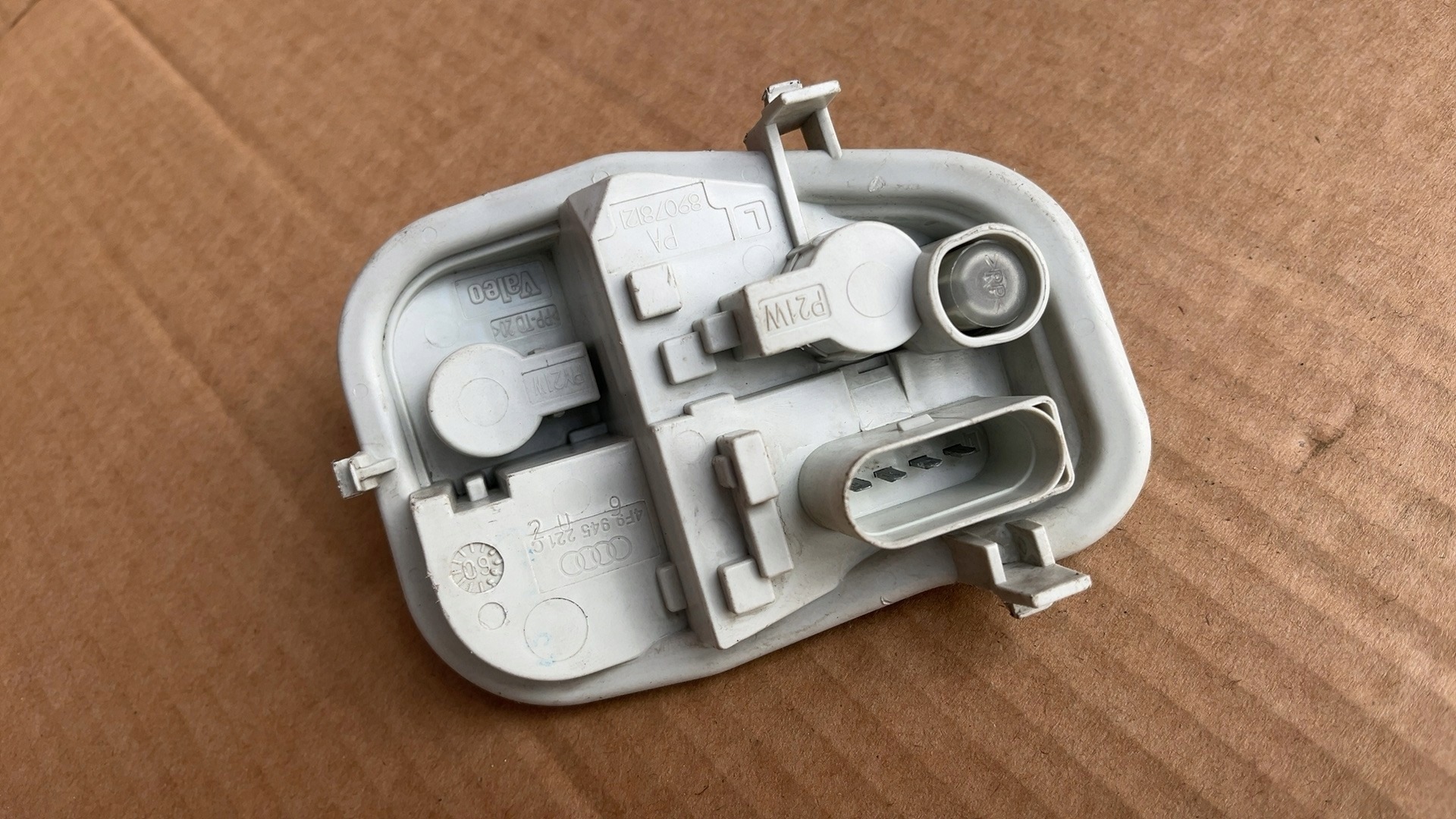 OEM 4F9945221C Takavalonliitin Audi A6 Avant image 3