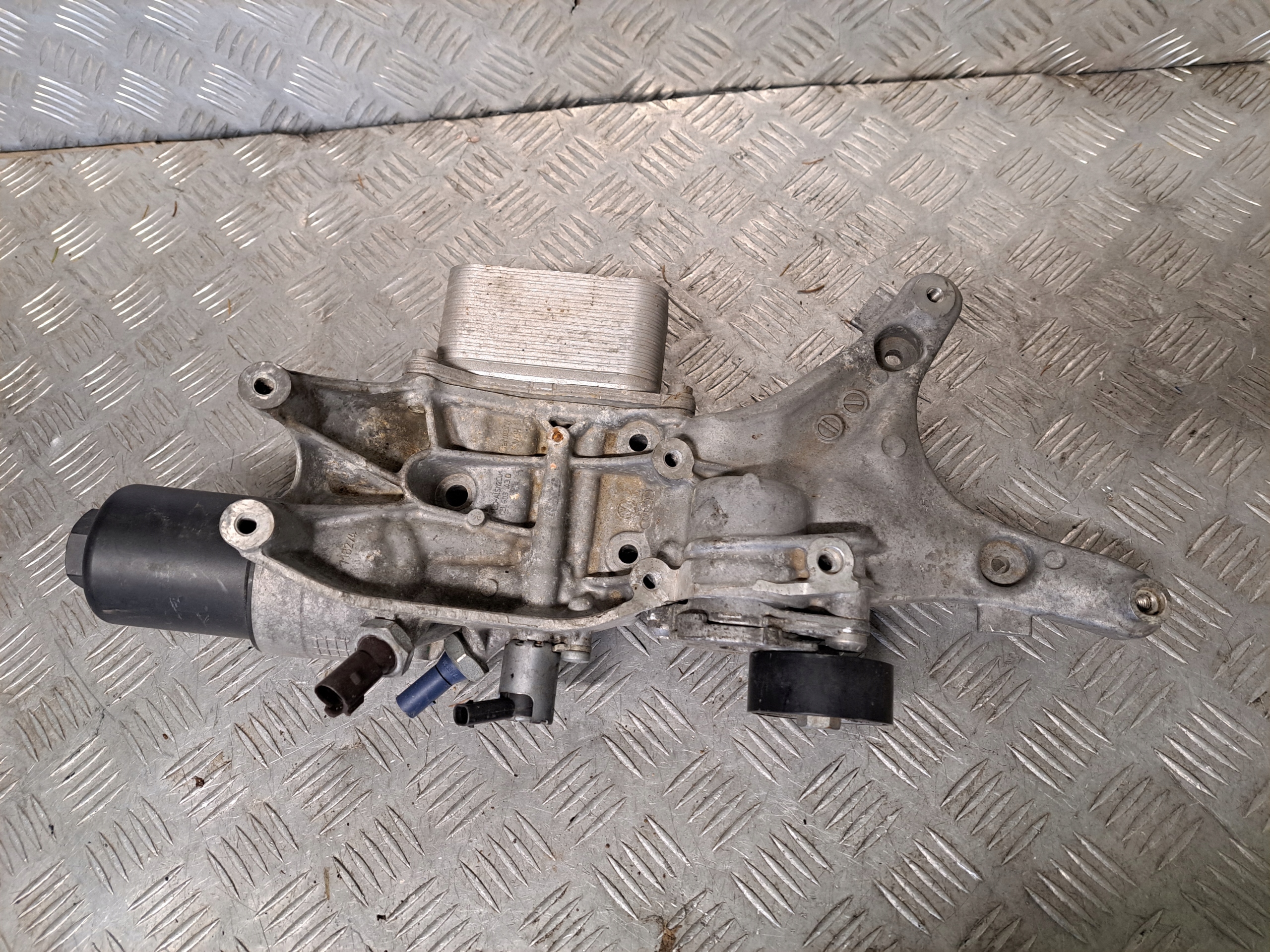 Öljynsuodinkotelo Cupra Leon OEM 06L903143D