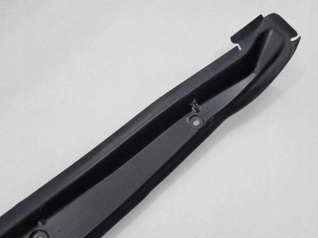 Protector de guardabarros derecho usado OEM A1778890100 Mercedes image 3