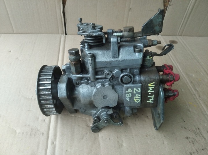 Ruiskutuspumppu VW T4 VW LT II 35 AUDI 100 C4 2,4D 0460485035